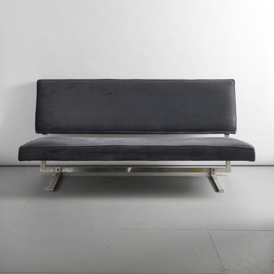 Sofa in the style of Florence Knoll